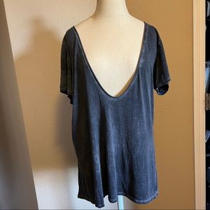 Lulu’s Gray Deep Scoop Neck Tee, Size M